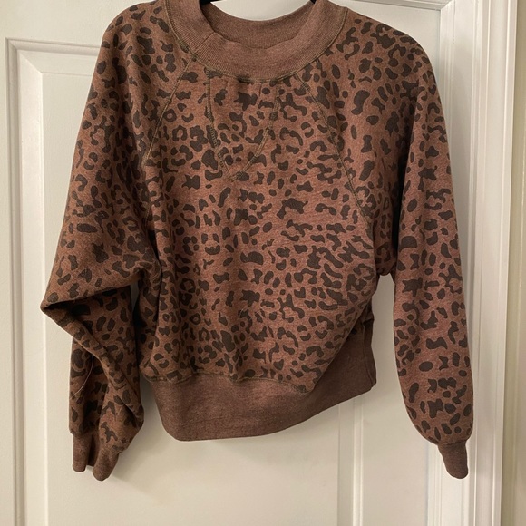 Leopard sweatshirt barely worn - Picture 3 of 3